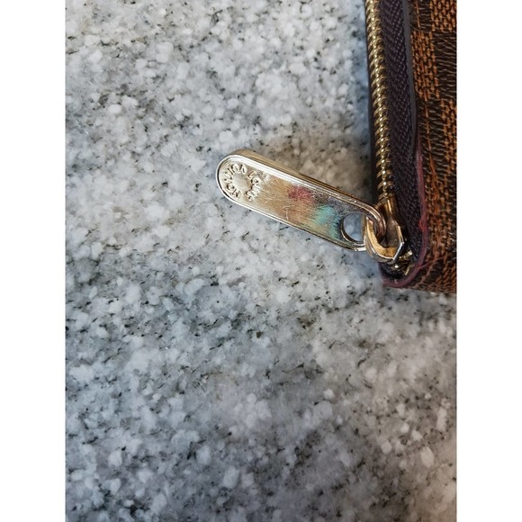 Louis Vuitton Damier Zippy Wallet - Picture 9 of 13